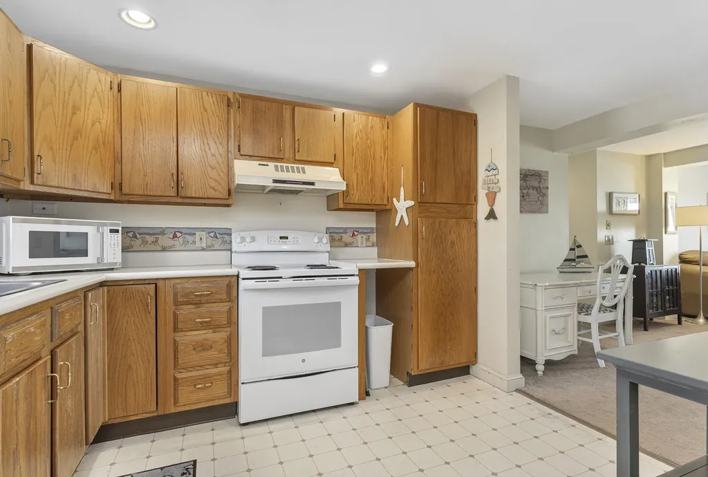 39 W Grand Avenue Old Orchard Beach ME 04064