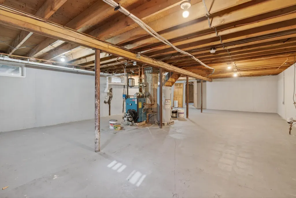 6 Lemay Avenue Lewiston ME 04240