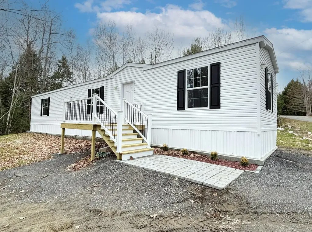 26 Round Stone Road Mount Vernon ME 04352