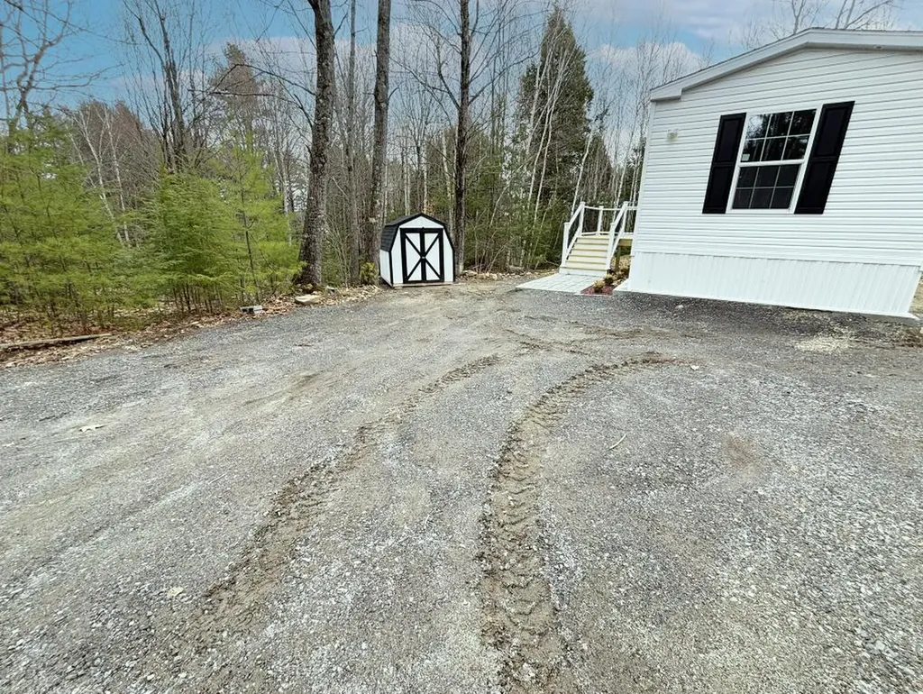 26 Round Stone Road Mount Vernon ME 04352
