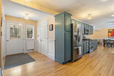 18 Glenview Road Freeport ME 04032