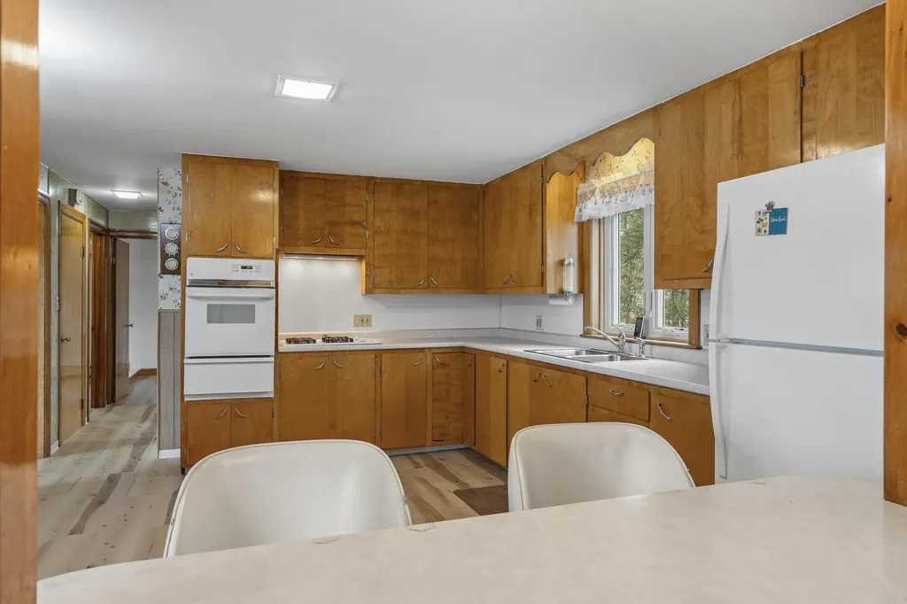 39 Pequawket Trail Standish ME 04084