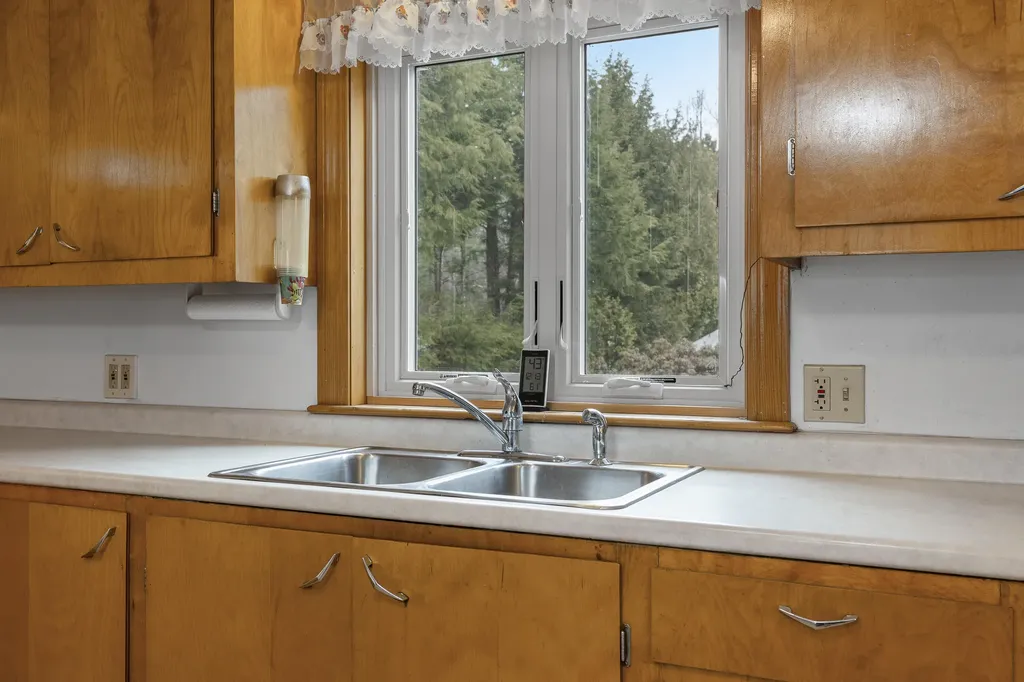 39 Pequawket Trail Standish ME 04084