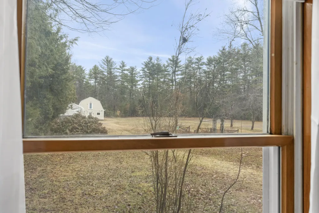 39 Pequawket Trail Standish ME 04084
