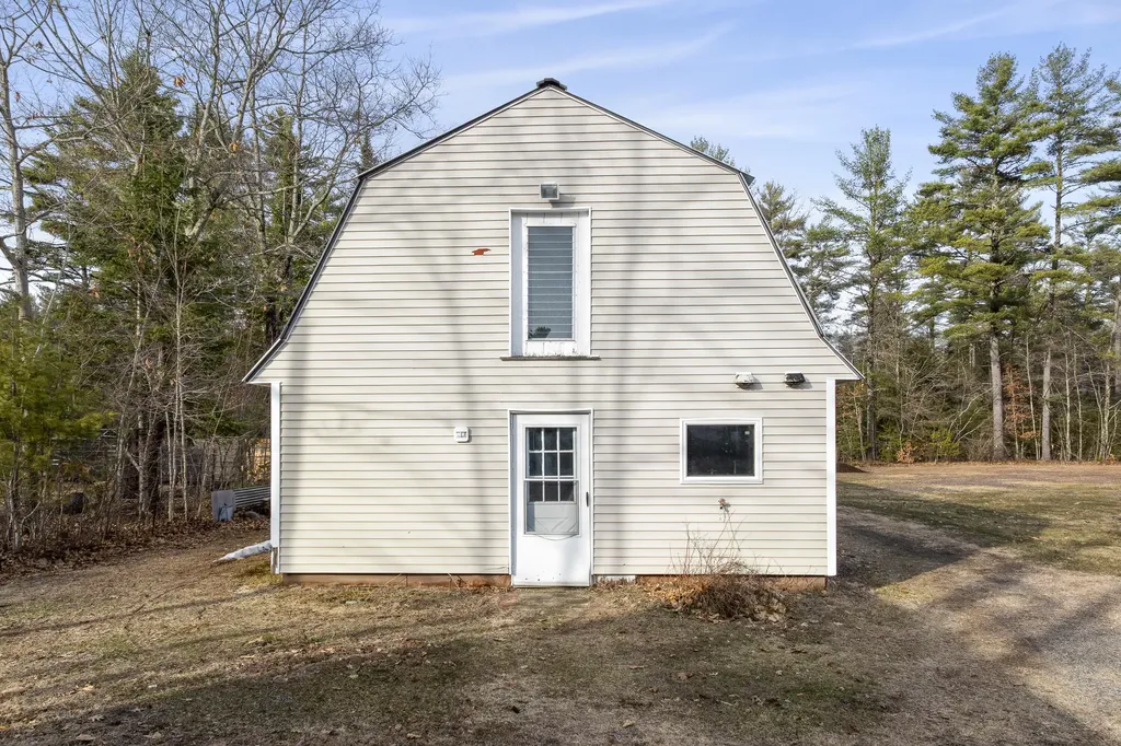 39 Pequawket Trail Standish ME 04084