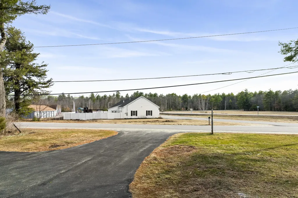 39 Pequawket Trail Standish ME 04084