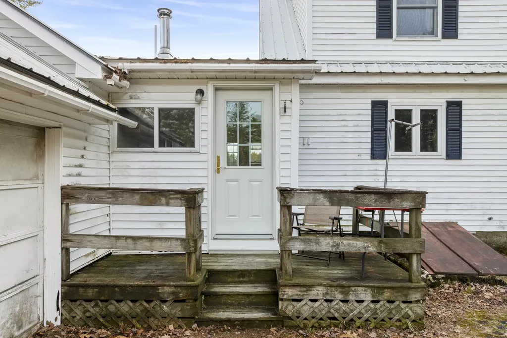 39 Pequawket Trail Standish ME 04084