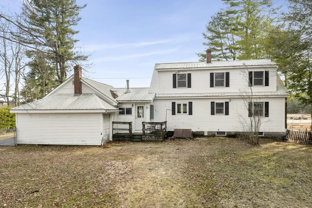 39 Pequawket Trail Standish ME 04084