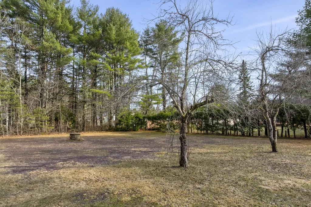 39 Pequawket Trail Standish ME 04084