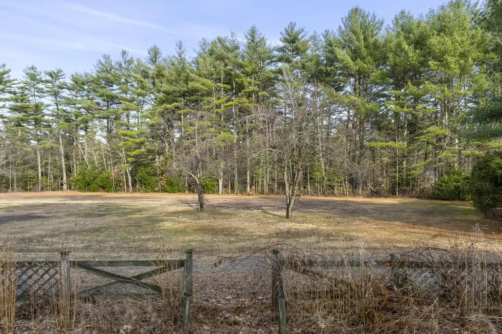 39 Pequawket Trail Standish ME 04084