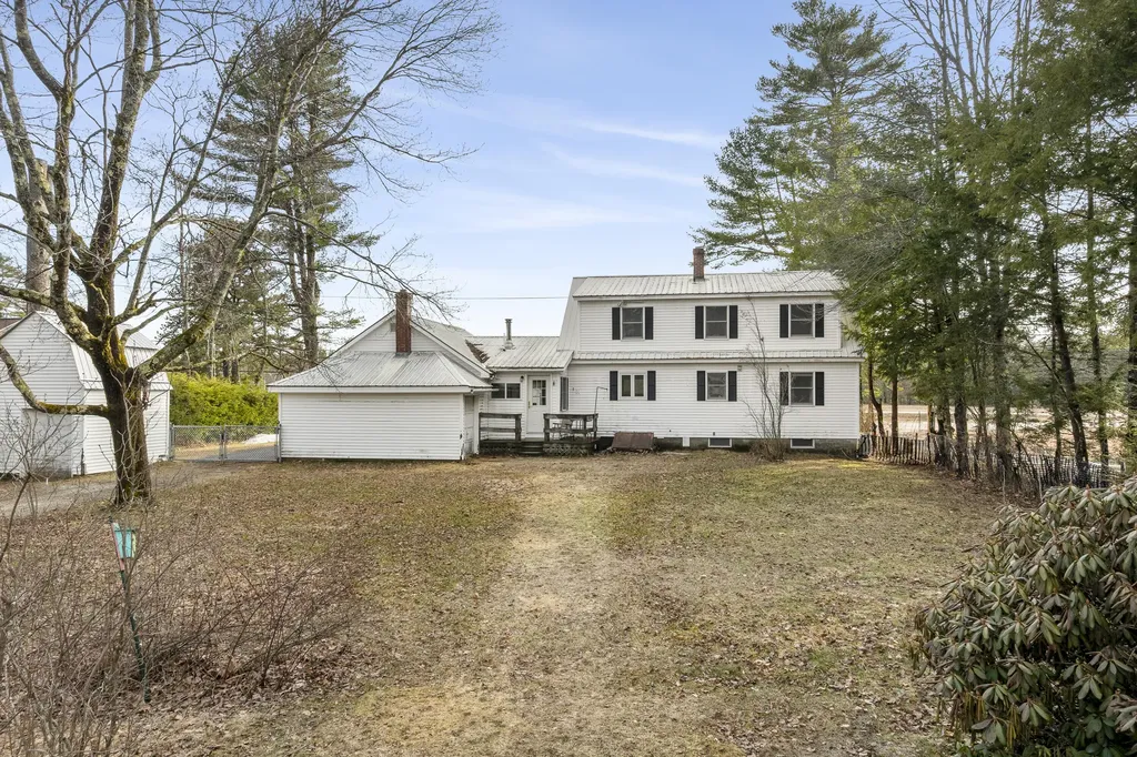 39 Pequawket Trail Standish ME 04084