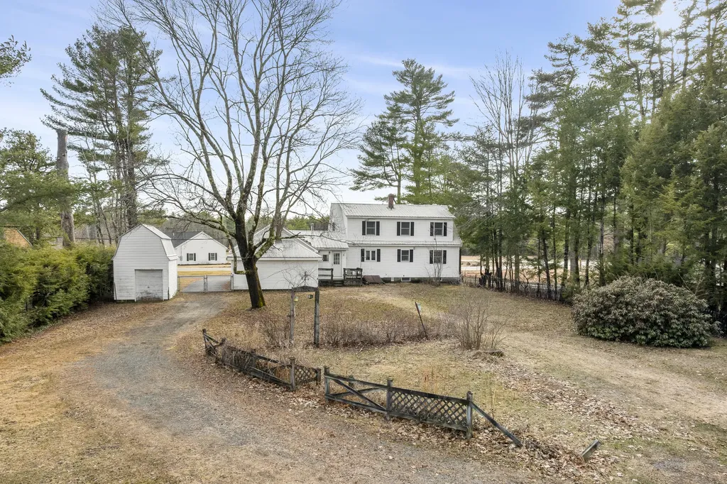 39 Pequawket Trail Standish ME 04084