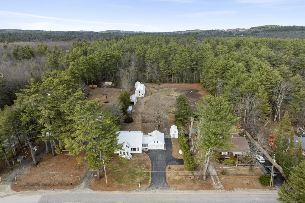 39 Pequawket Trail Standish ME 04084