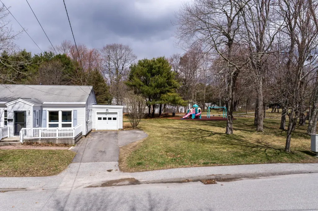 37 Moore Avenue Brunswick ME 04011