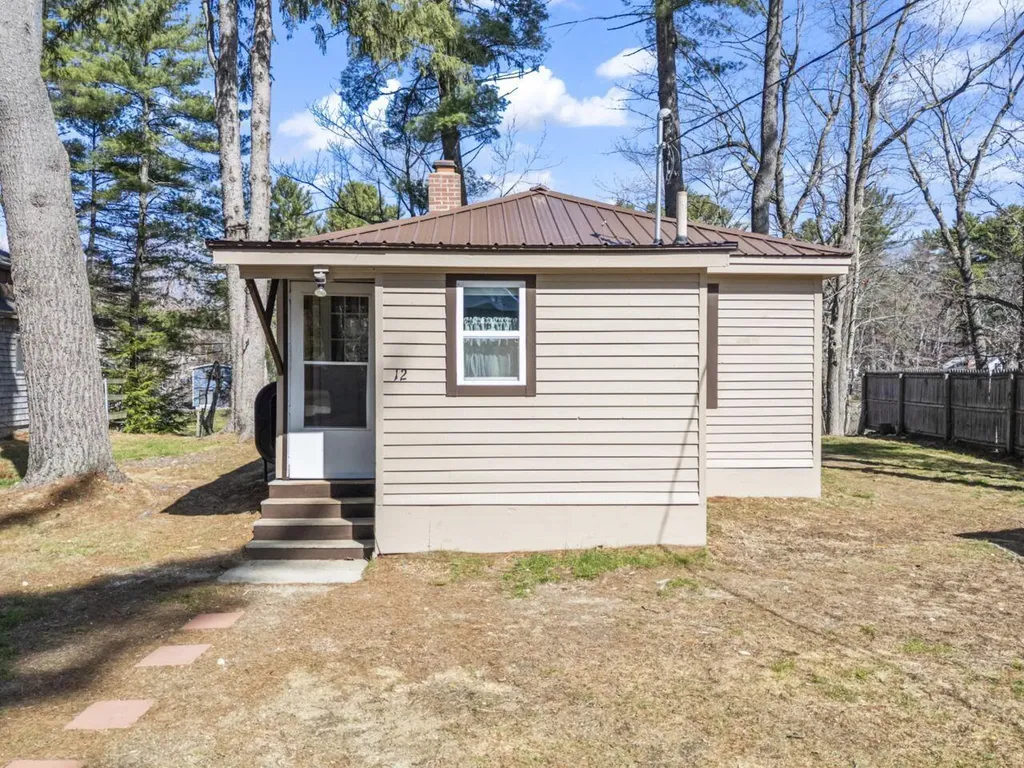 12 Shore Road Windham ME 04062