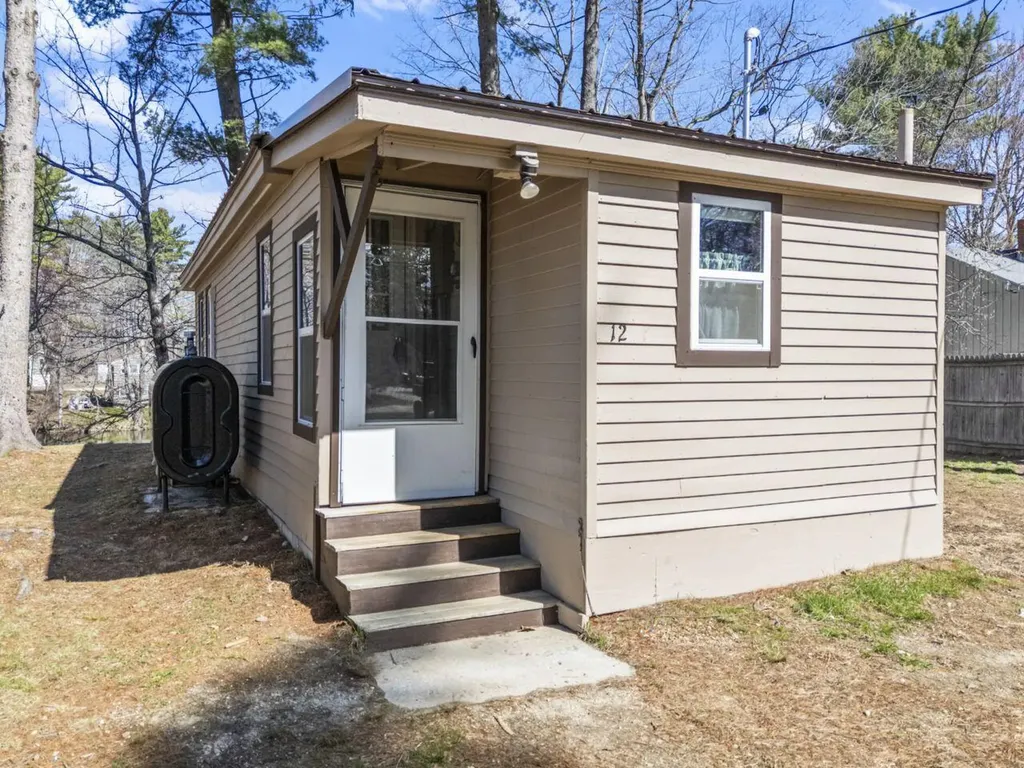 12 Shore Road Windham ME 04062