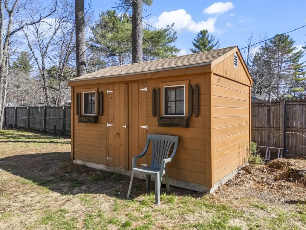 12 Shore Road Windham ME 04062