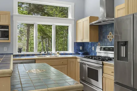 42 Pumpkin Cove Road Bristol ME 04554