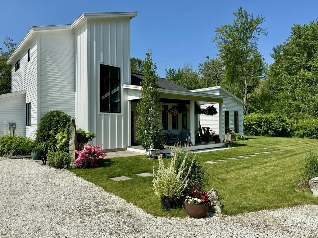 12 Wallace Street Kennebunk ME 04043