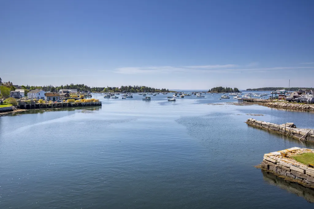 15 Main Street Vinalhaven ME 04863