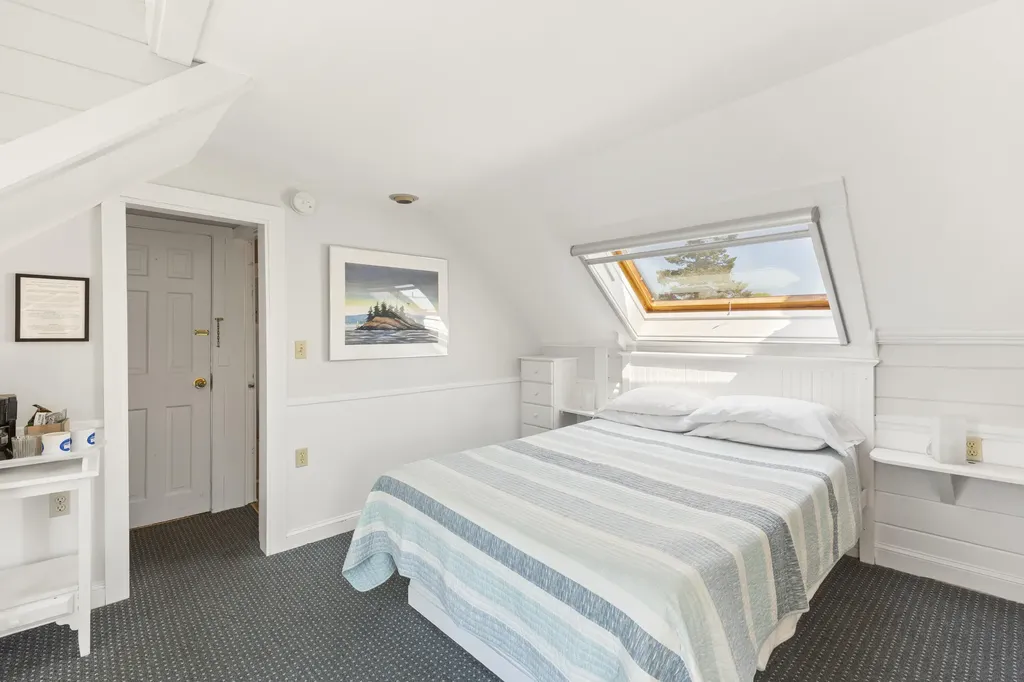 15 Main Street Vinalhaven ME 04863