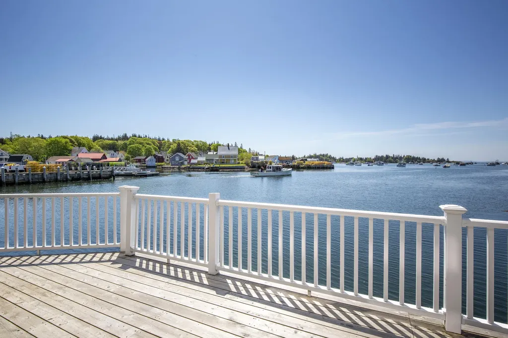 15 Main Street Vinalhaven ME 04863