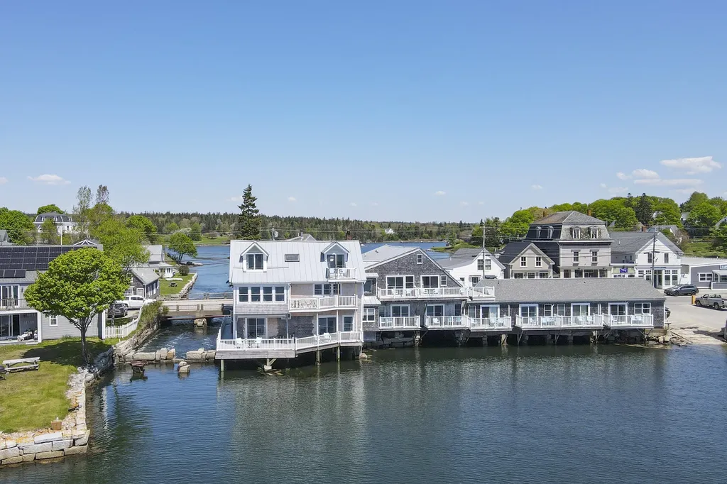 15 Main Street Vinalhaven ME 04863