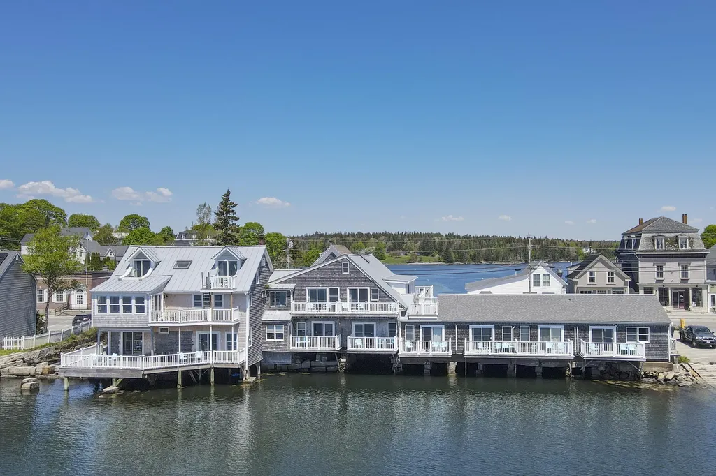 15 Main Street Vinalhaven ME 04863