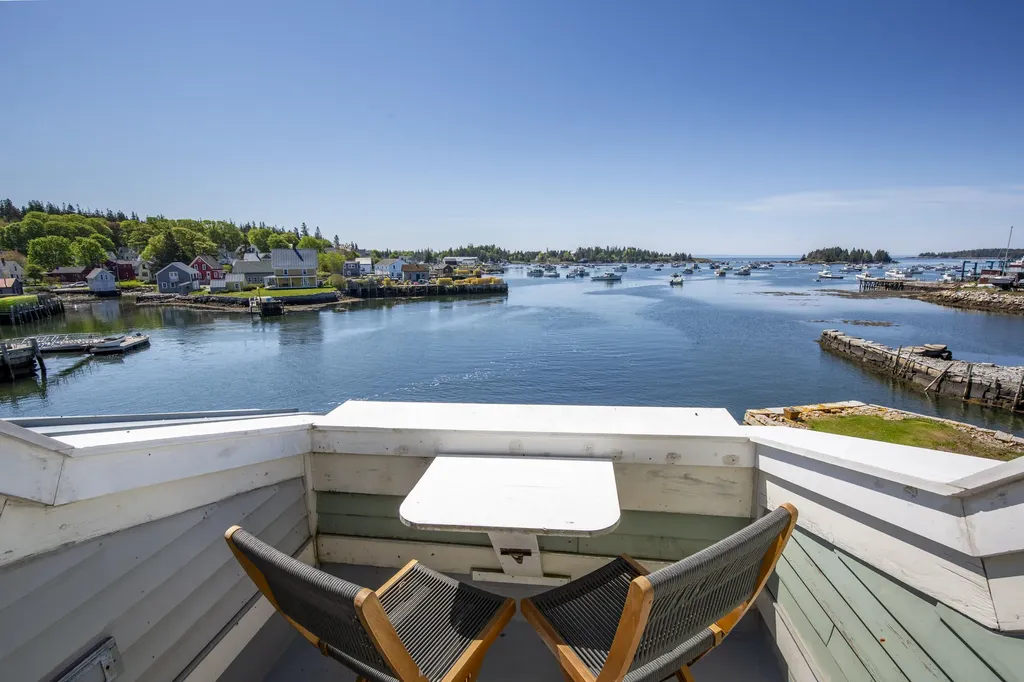 15 Main Street Vinalhaven ME 04863