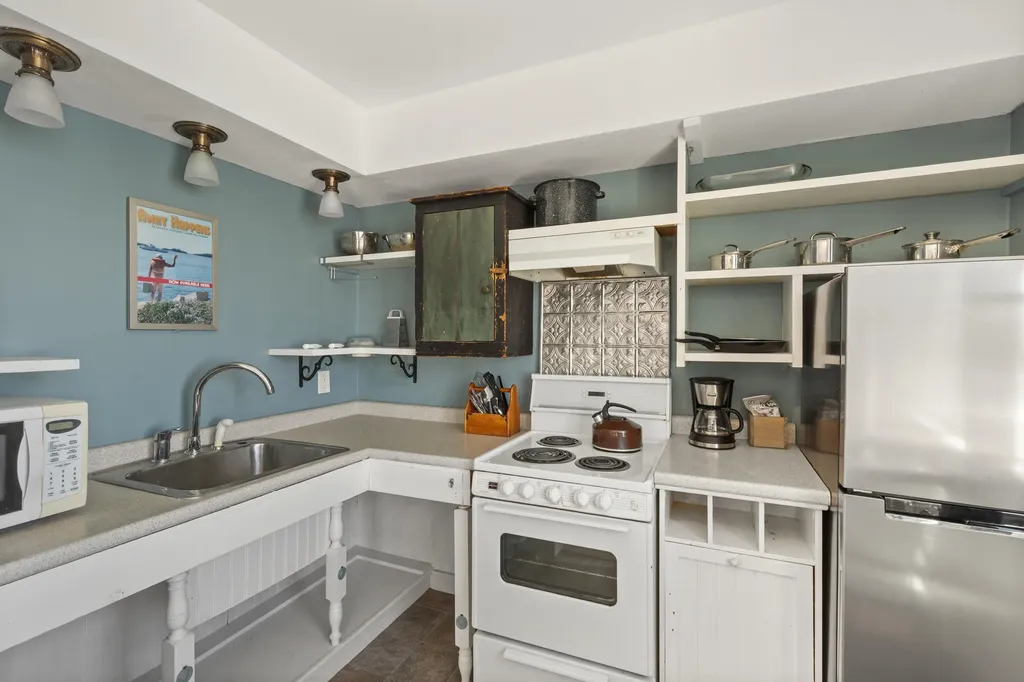15 Main Street Vinalhaven ME 04863
