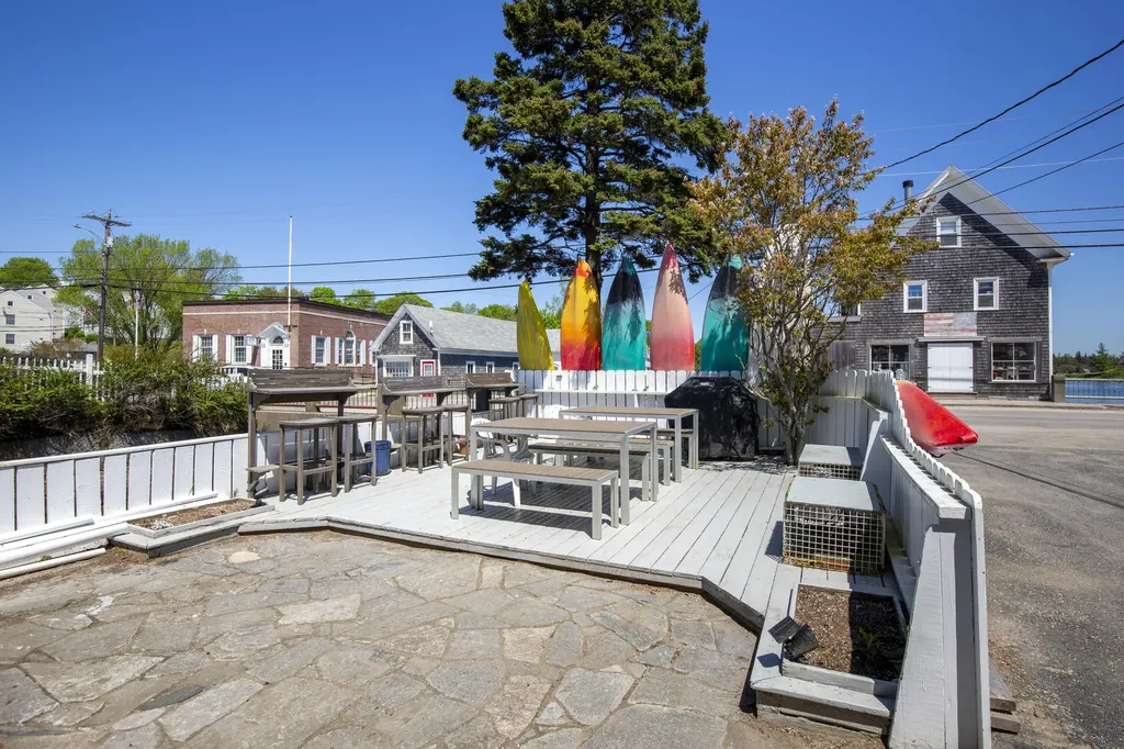 15 Main Street Vinalhaven ME 04863