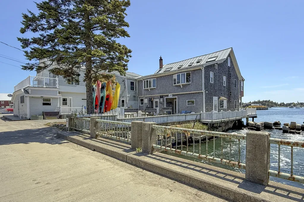 15 Main Street Vinalhaven ME 04863