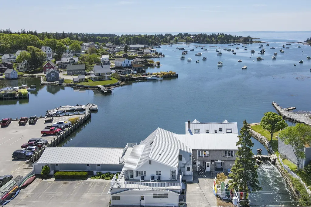 15 Main Street Vinalhaven ME 04863