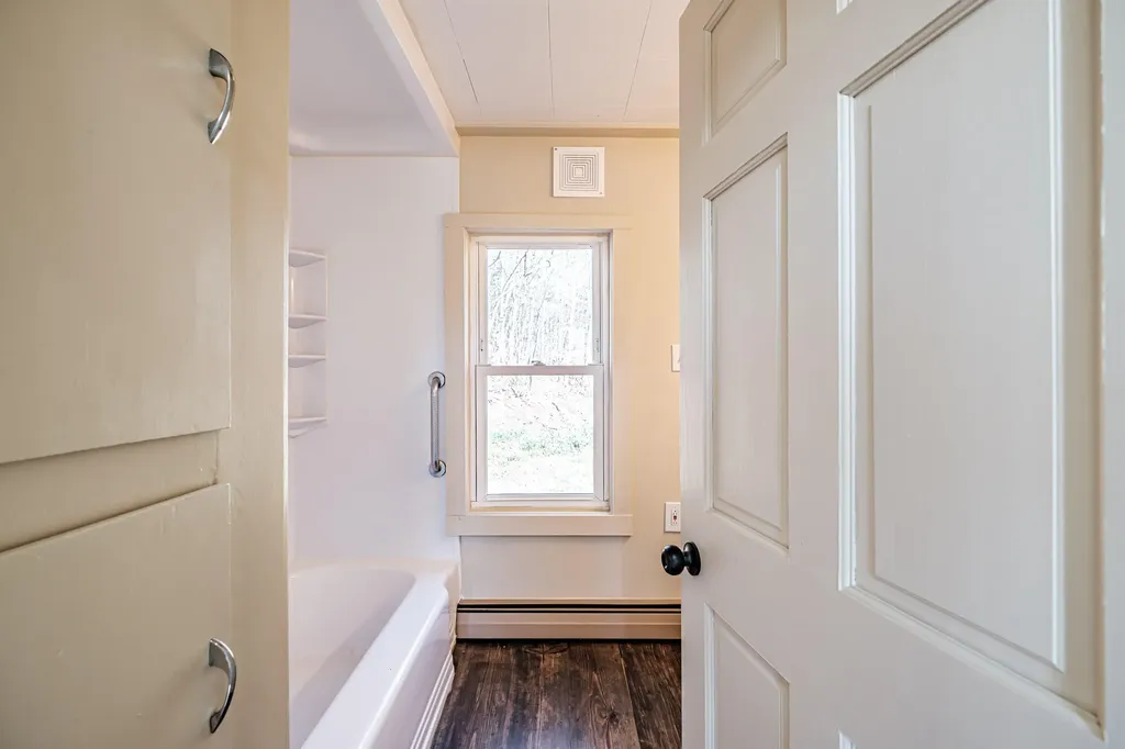 605 Hebron Road Paris ME 04281