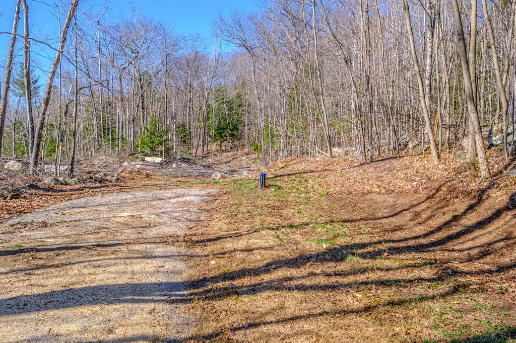 605 Hebron Road Paris ME 04281