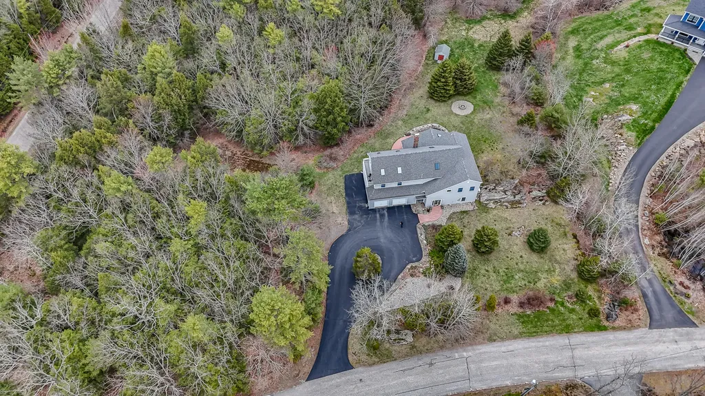 14 Cal Vista Drive Dayton ME 04005