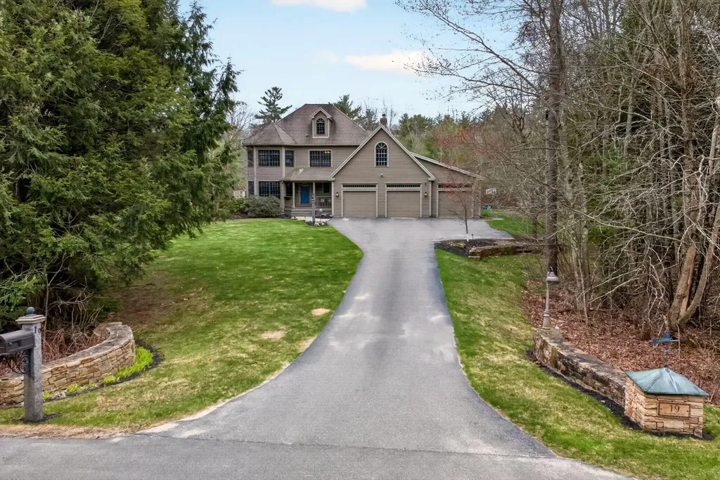 19 Woodfield Drive Scarborough ME 04074