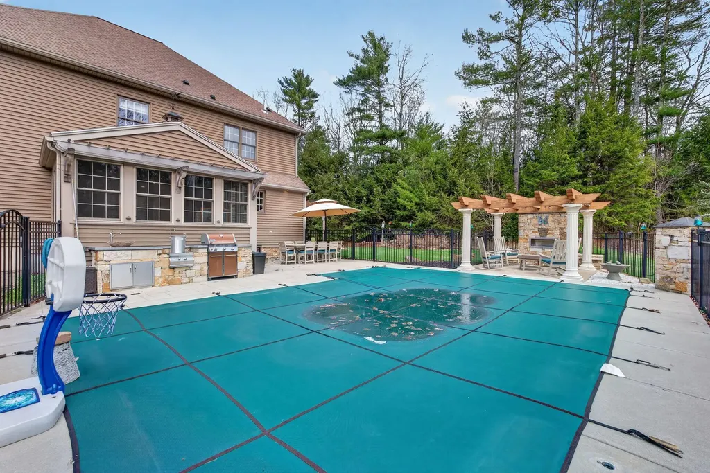19 Woodfield Drive Scarborough ME 04074