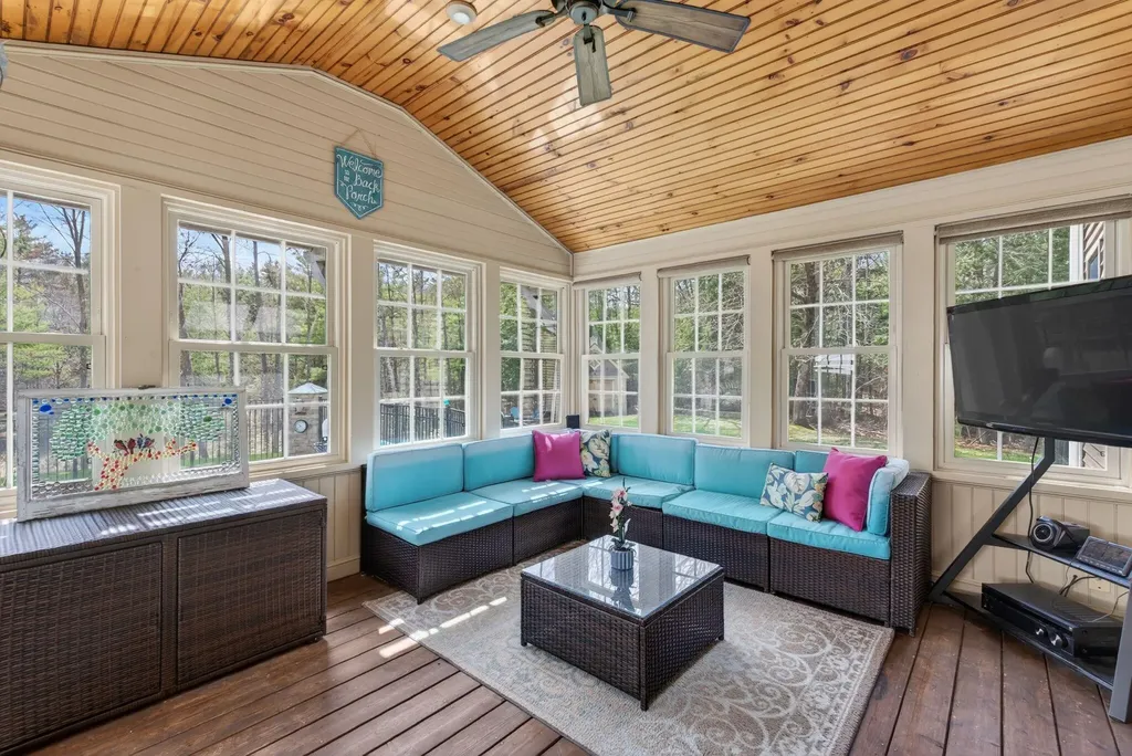 19 Woodfield Drive Scarborough ME 04074