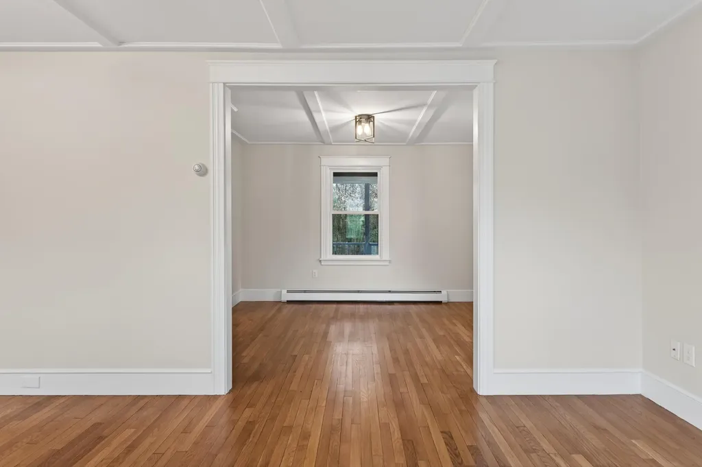 275 Middle Road Falmouth ME 04105
