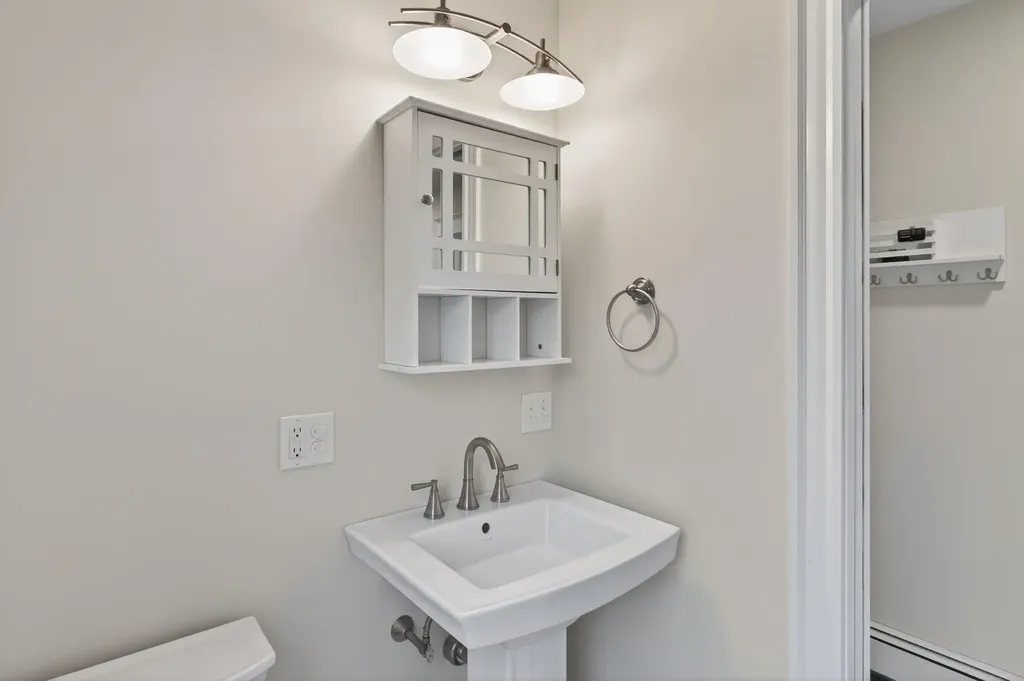 275 Middle Road Falmouth ME 04105