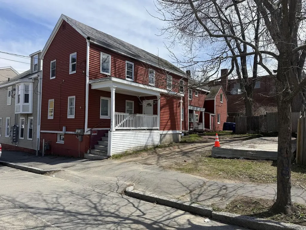 198 / 21 Oxford / Cedar Street Portland ME 04101