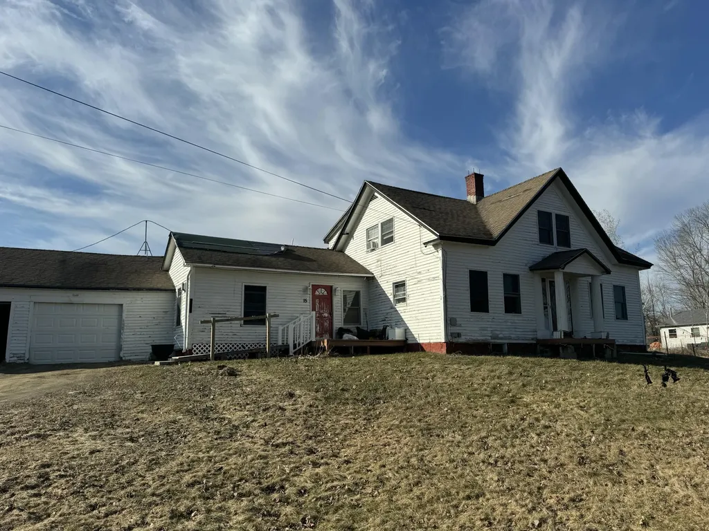 15 North Road Detroit ME 04929