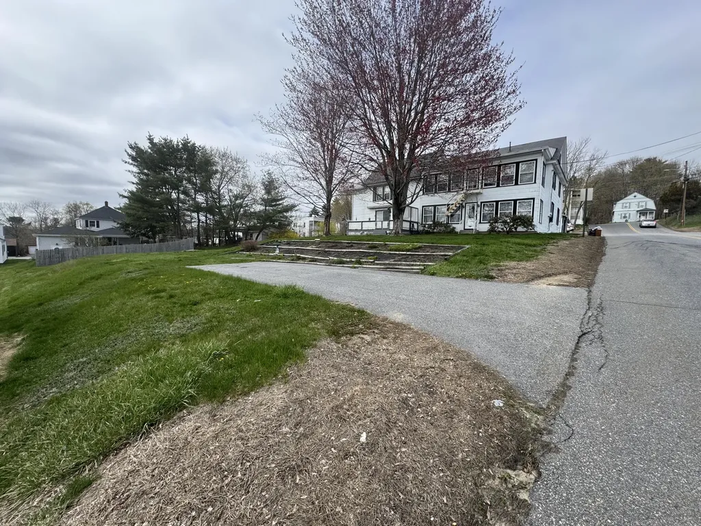326 South Avenue Lewiston ME 04240