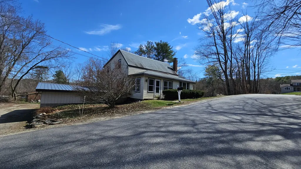 31 Church Street Turner ME 04282