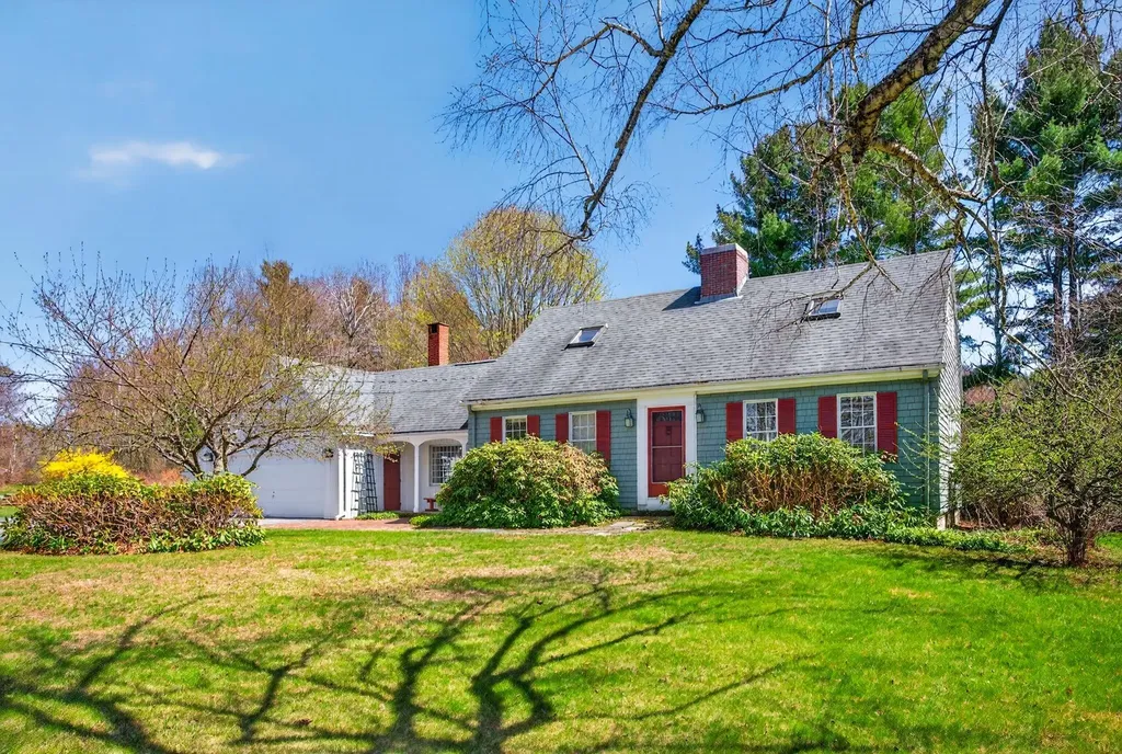 16 Mast Road Falmouth ME 04105