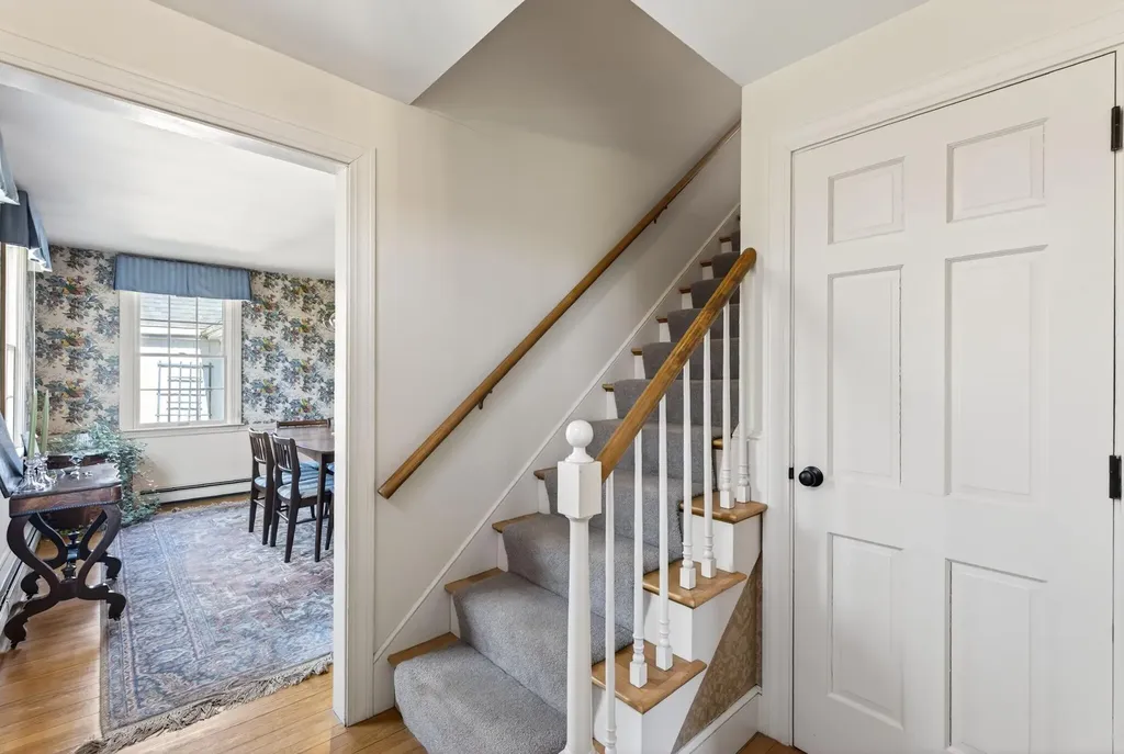 16 Mast Road Falmouth ME 04105