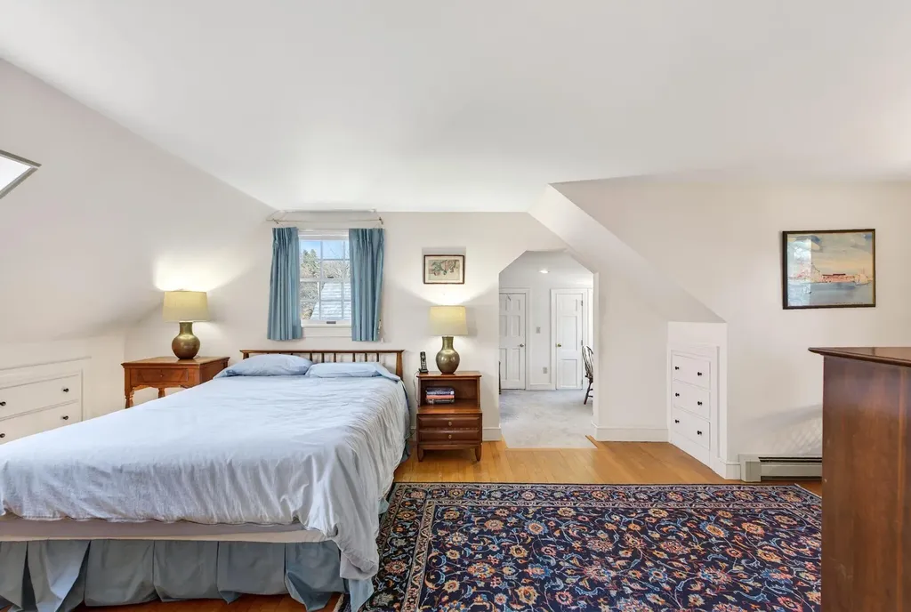 16 Mast Road Falmouth ME 04105