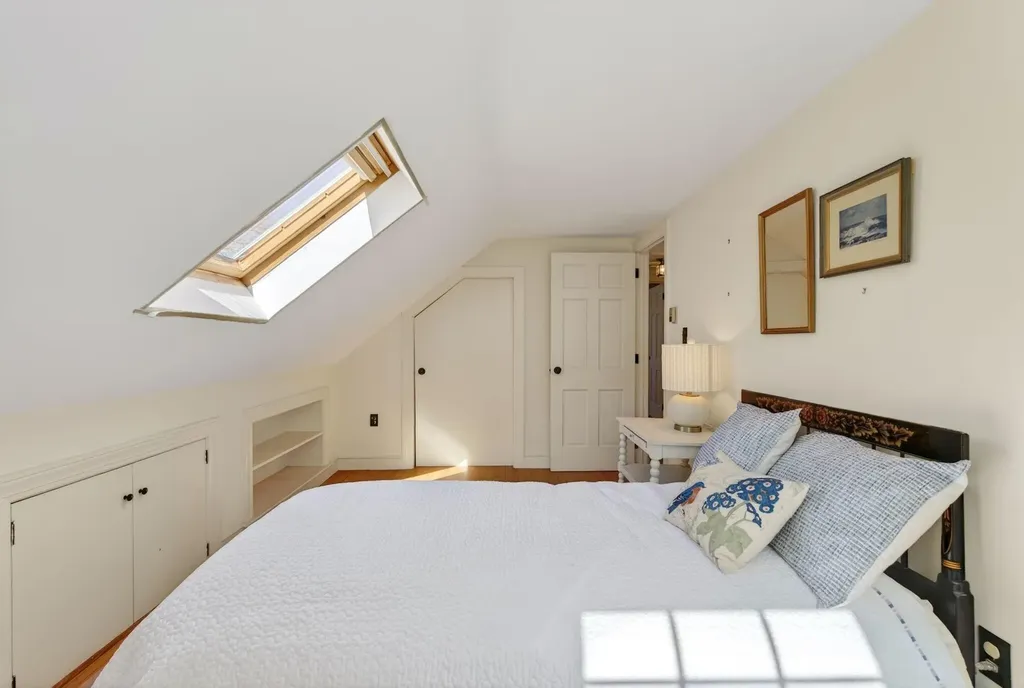 16 Mast Road Falmouth ME 04105
