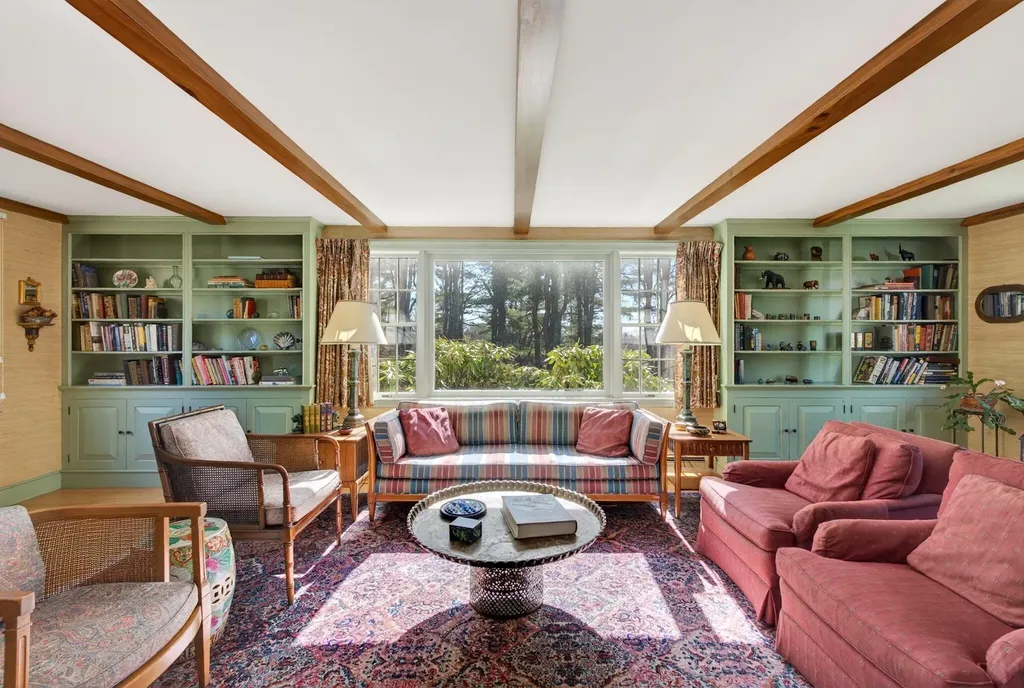 16 Mast Road Falmouth ME 04105